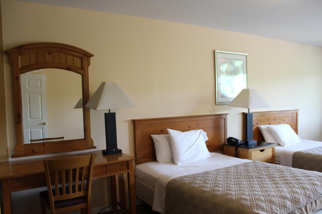 Berkshire Travel Lodge Canaan 외부 사진