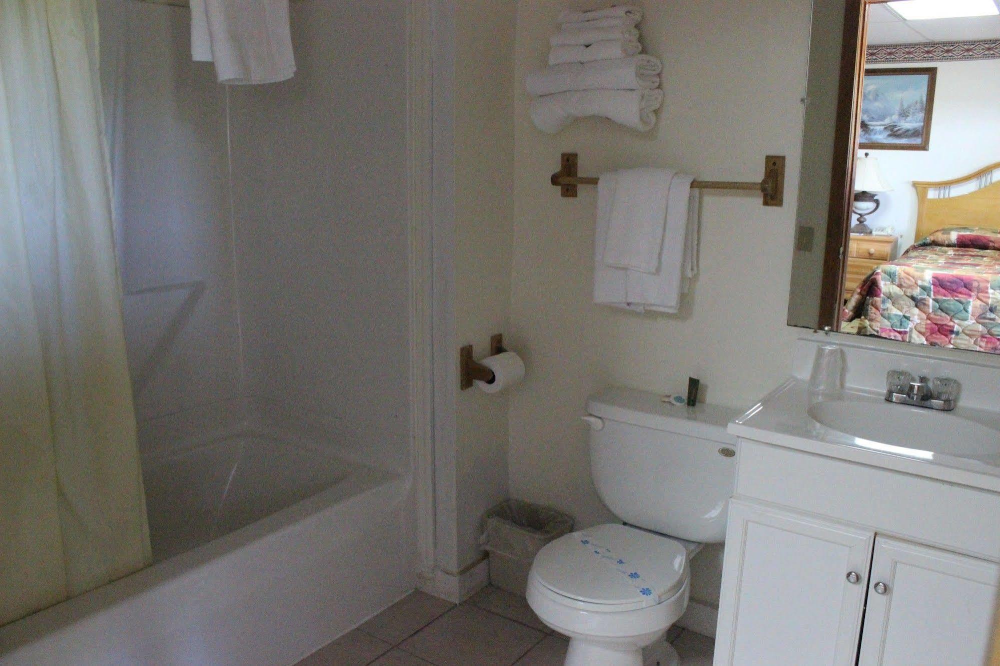 Berkshire Travel Lodge Canaan 외부 사진