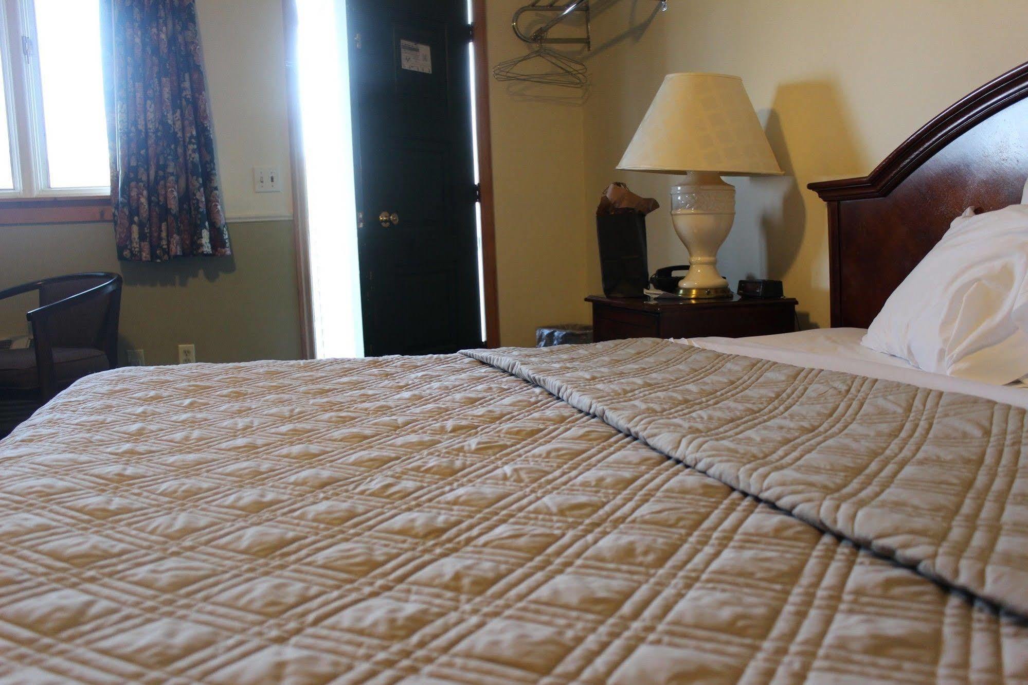 Berkshire Travel Lodge Canaan 외부 사진